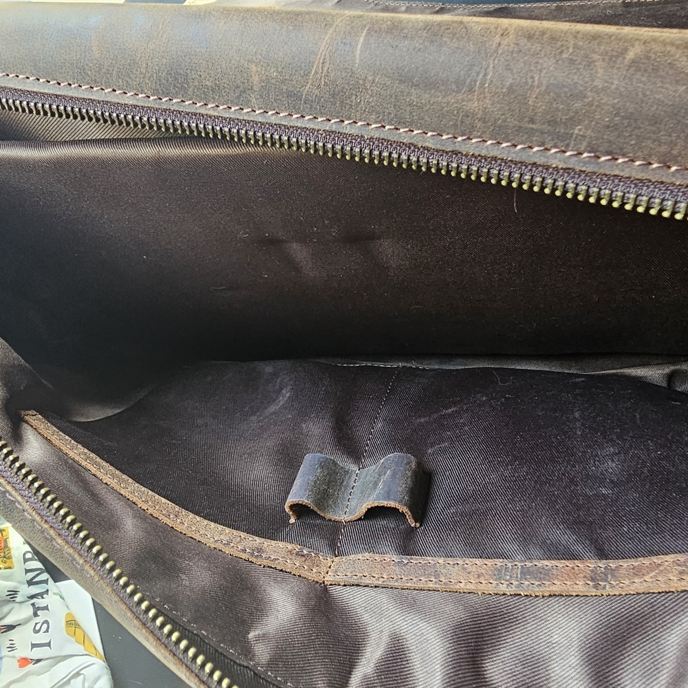 Classic Brown Leather Messenger Bag - Picture 5 of 8